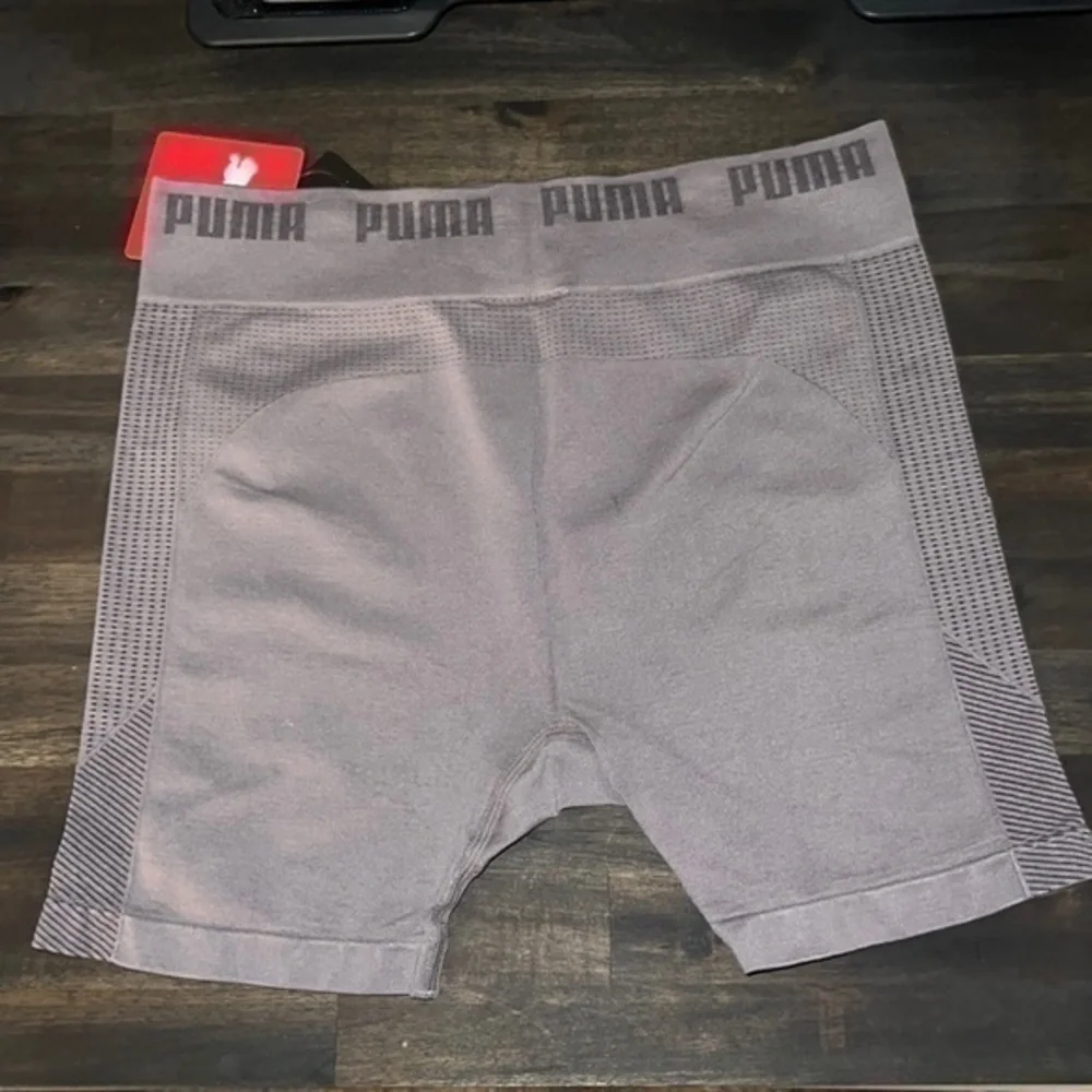 NWT PUMA Evoknit Seamless 5inch shorts
